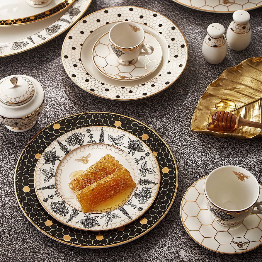 Black bee - 62 pieces - Fathy Mahmoud Porcelain 