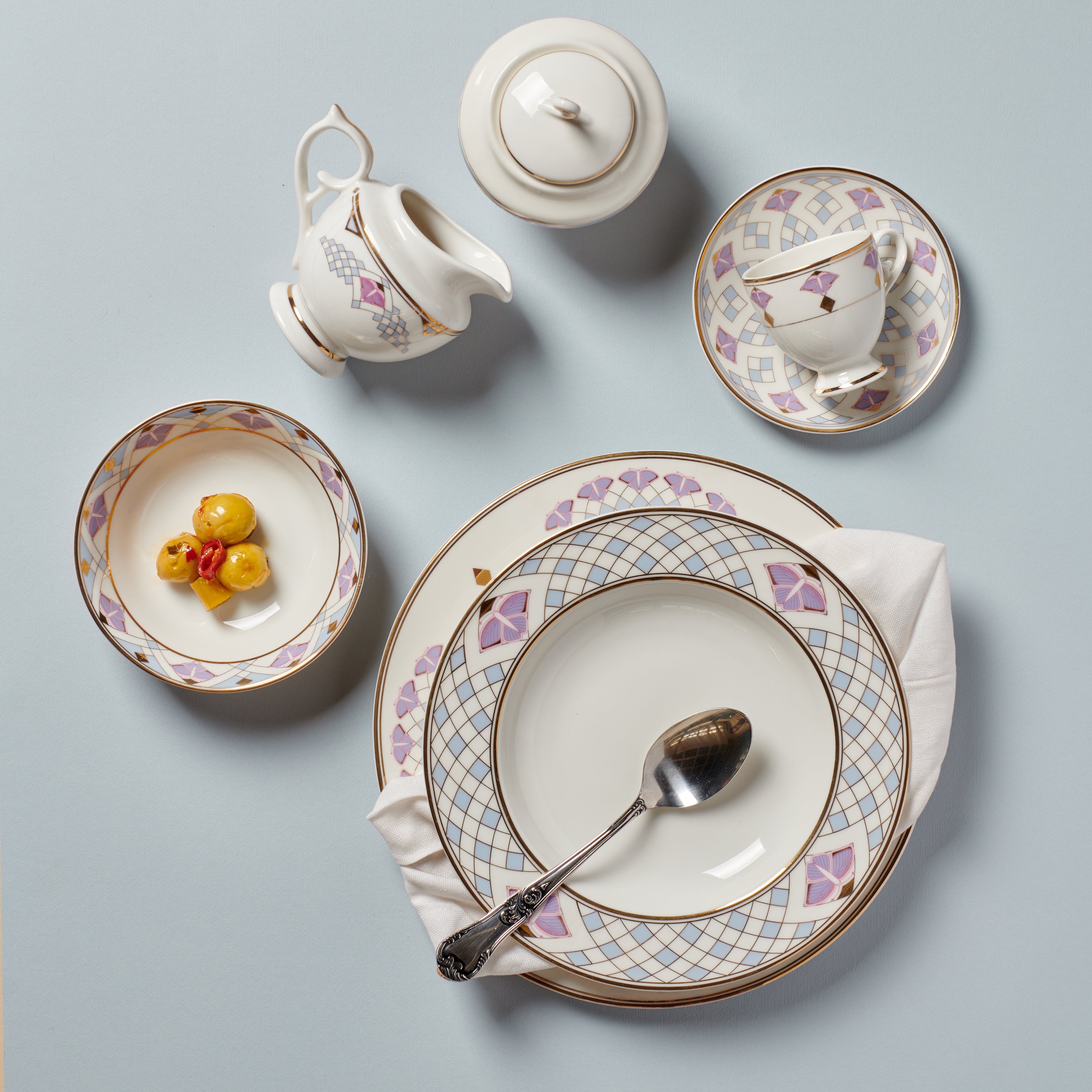 Butterfly bloom - 62 pieces - Fathy Mahmoud Porcelain 